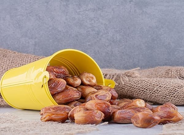 خرما زاهدی فله بسته‌ بندی ساده برای حمل آسان